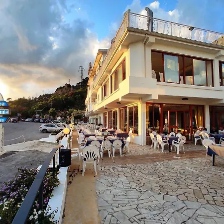 ホテル La Carruba 3*